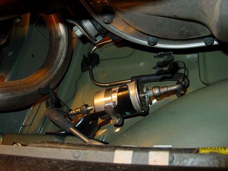 How to change the fuel filter on a Mustang — photo 5