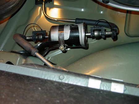 How to change the fuel filter on a Mustang — photo 7