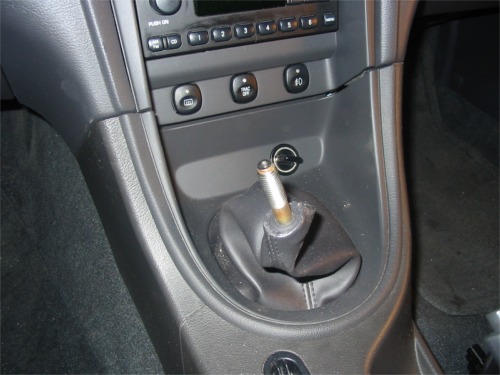 How To hook up and iPod to your Mustang Mach 460 factory radio — photo 2