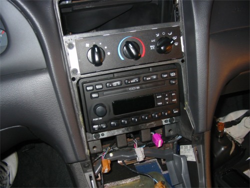 04.jpg (56566 bytes) How To hook up and iPod to your Mustang Mach 460 factory radio — photo 8