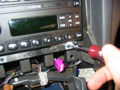 05.jpg (50296 bytes) How To hook up and iPod to your Mustang Mach 460 factory radio — photo 10